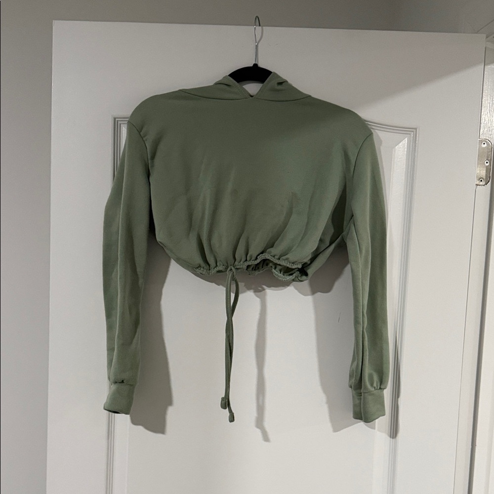 Boohoo Sage Green Cropped Hoodie with Drawstring